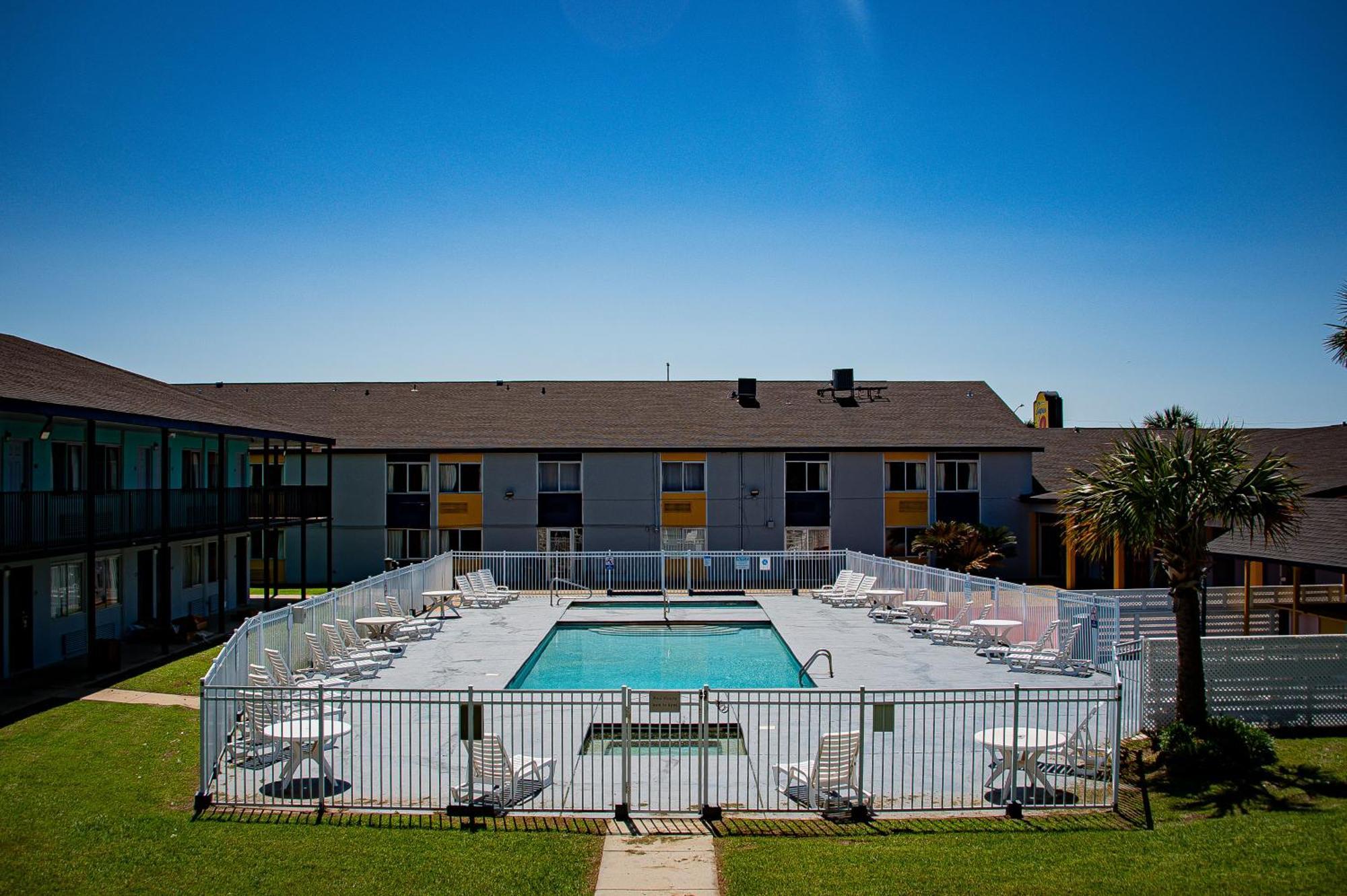 Biloxi Beach Hotel Exterior foto