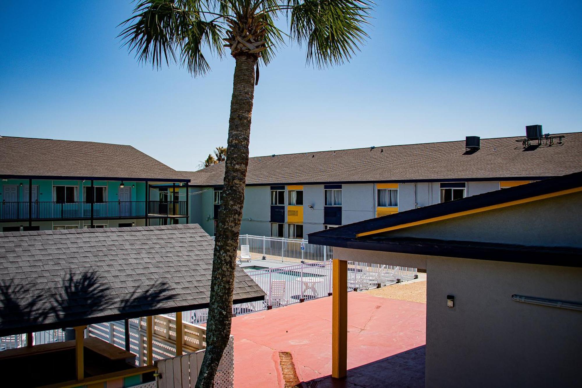 Biloxi Beach Hotel Exterior foto