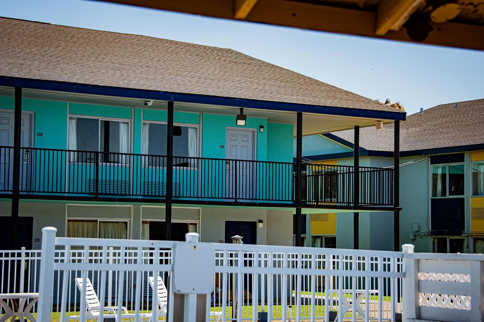 Biloxi Beach Hotel Exterior foto