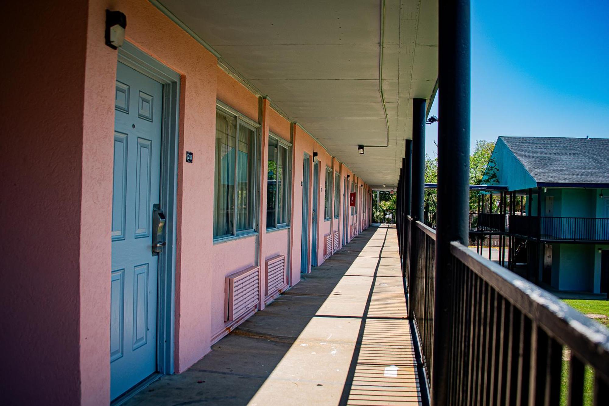Biloxi Beach Hotel Exterior foto