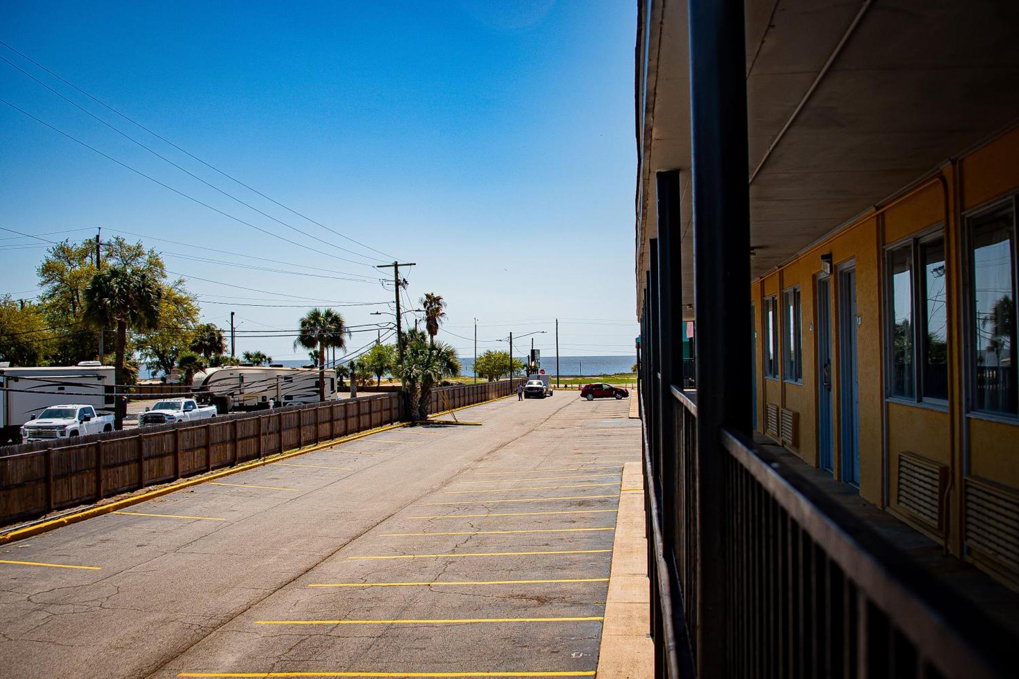 Biloxi Beach Hotel Exterior foto